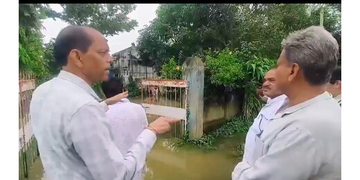 ​लखीसराय में बाढ़ पीड़ितों के बीच पहुंचे प्रभारी मंत्री सुनील कुमार, राहत व्यवस्थाओं का लिया जायजा 